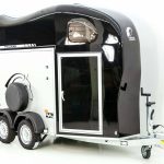 Cheval Liberte Pferdeanhänger GOLD One 1,5er| Pullmann-Fahrwerk| Sattelkammer| schwarz-Neu