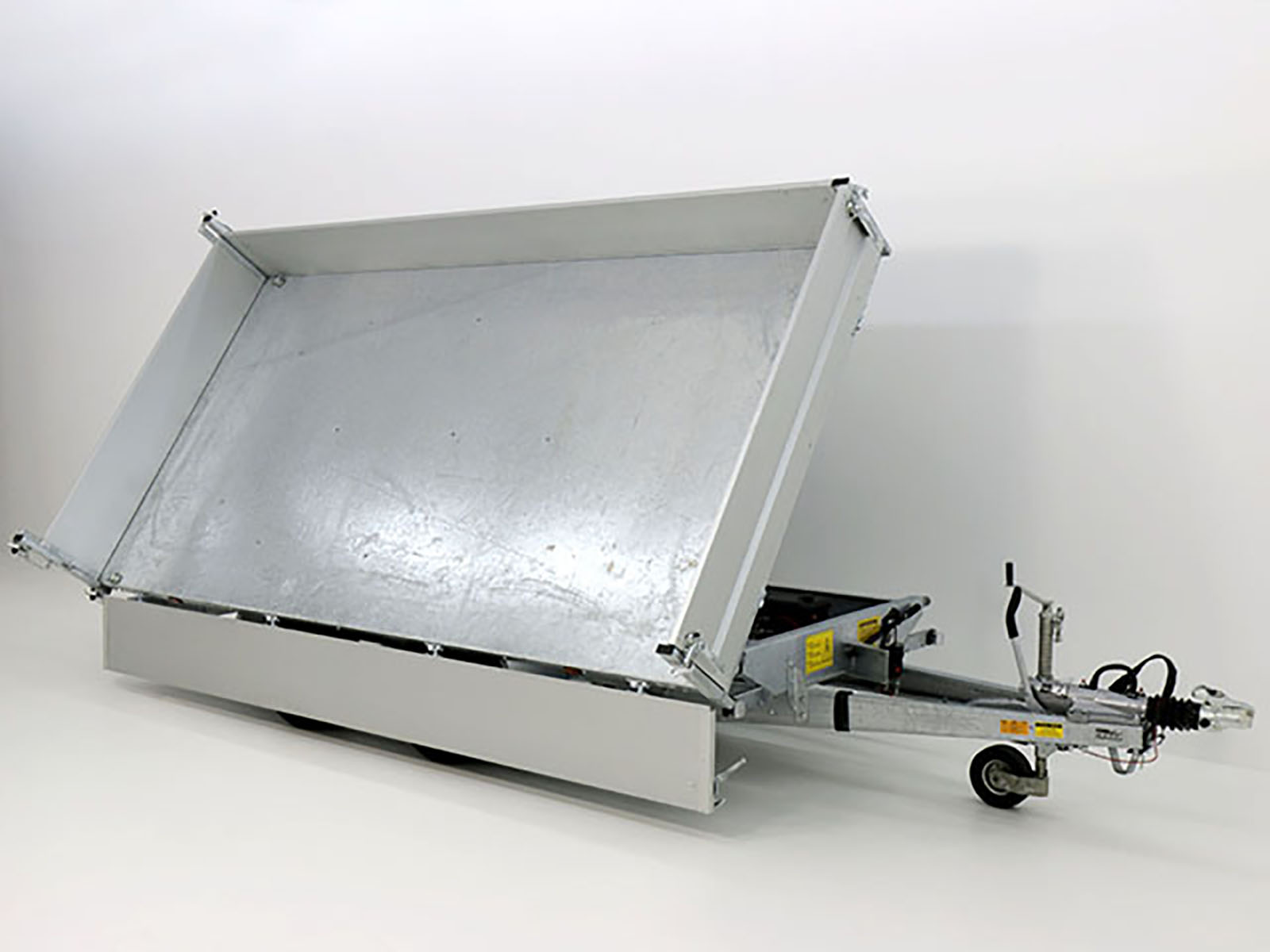 18-seiten-2-1.jpg Variant Dreiseitenkipper 168×320 3,5t | Blattfedern | E-Pumpe | Rampenschacht - Neu – Image 1