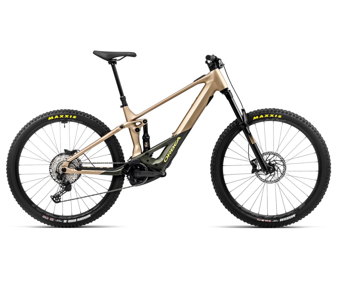 1952x1000_97c23a6a-86ca-4a1a-b6ab-50af8d6c455d.jpg Orbea WILD H30 Baobab Brown-Nori Green – Image 1