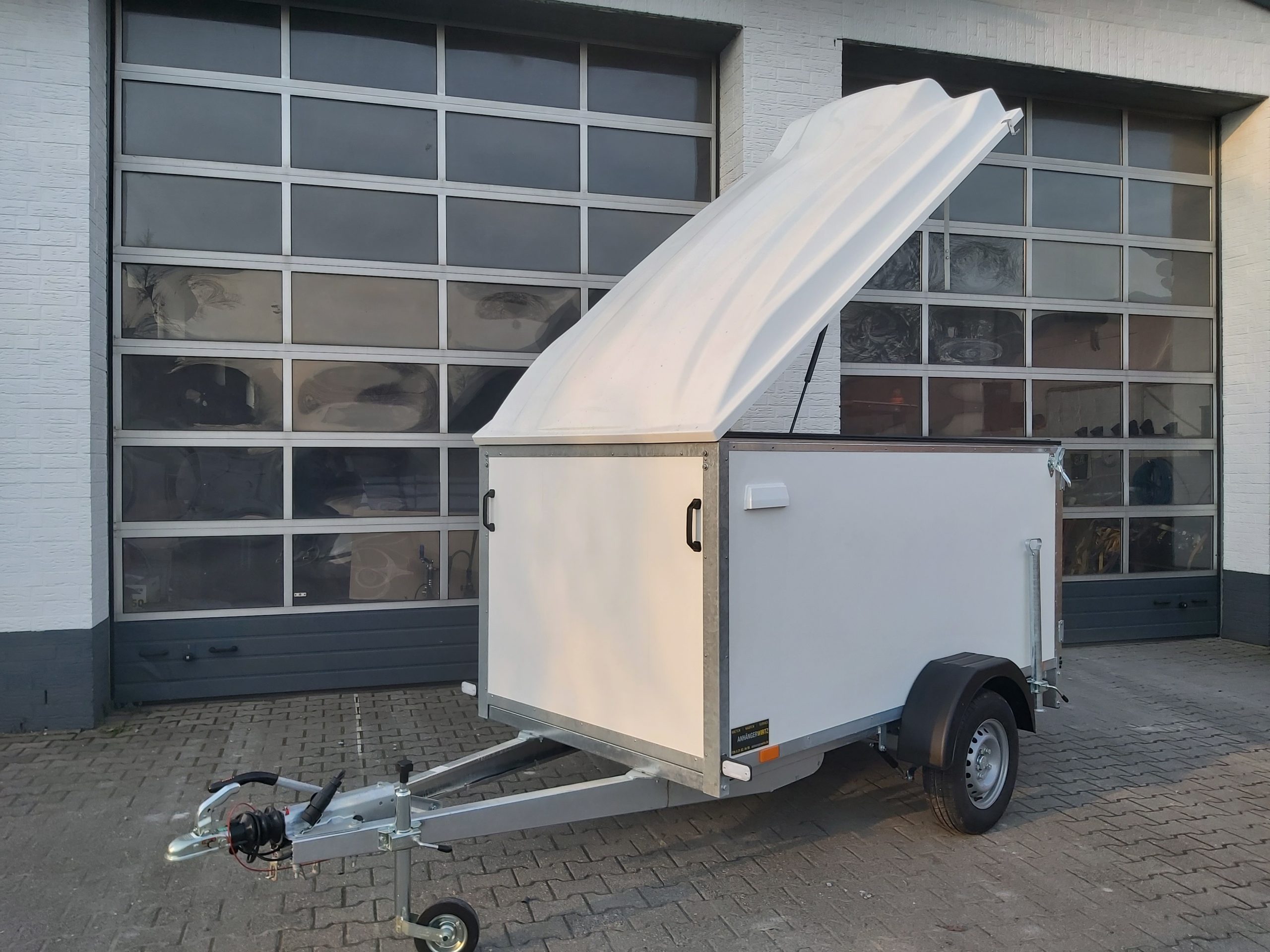 20210415_191120-scaled-1.jpg Kargo Deckel TFDL 250.00 245x130x140cm Hecktüren Stützen (S) 100km/H 1300kg – Image 1
