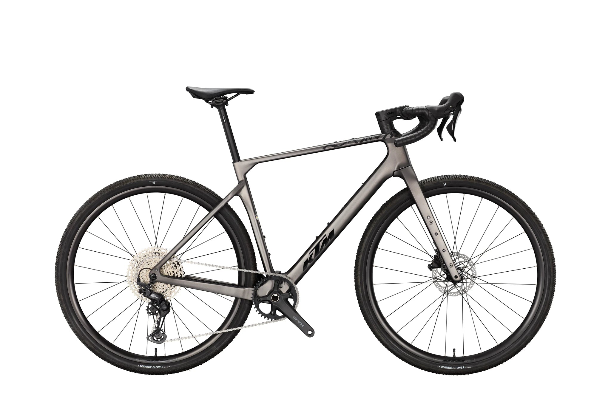 2270467115_GRAVELATOR_PRO_M_55__MOON-ROCK-MATT__BLACK-GLOSSY_3000.jpg KTM Gravelator Pro MOON ROCK MATT 2027 – Image 1
