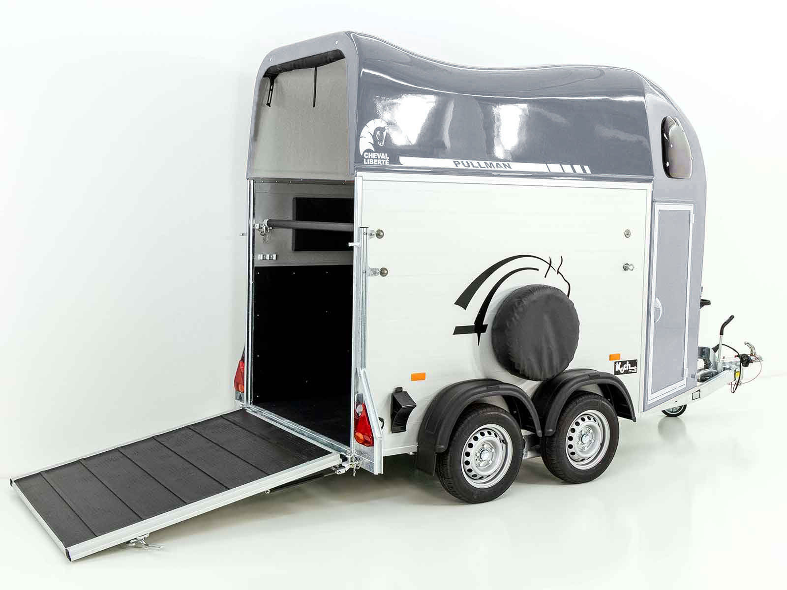 3-cheval-11-1.jpg Cheval Liberte Pferdeanhänger GOLD One 1,5er | Pullman-Fahrwerk | grau - Neu – Image 1