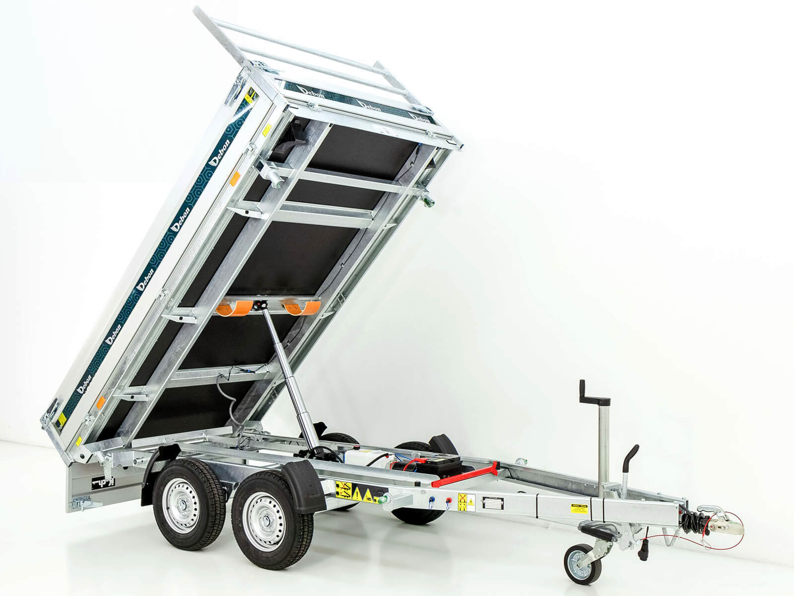 4-seiten-7-1.jpg Debon Dreiseitenkipper 180×306 2,6t | E-Pumpe | Rampen | Stützen-Neu – Image 1