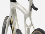 Trek Madone SLR 7 AXS Era White/Supernova Marble 2026 – Image 4