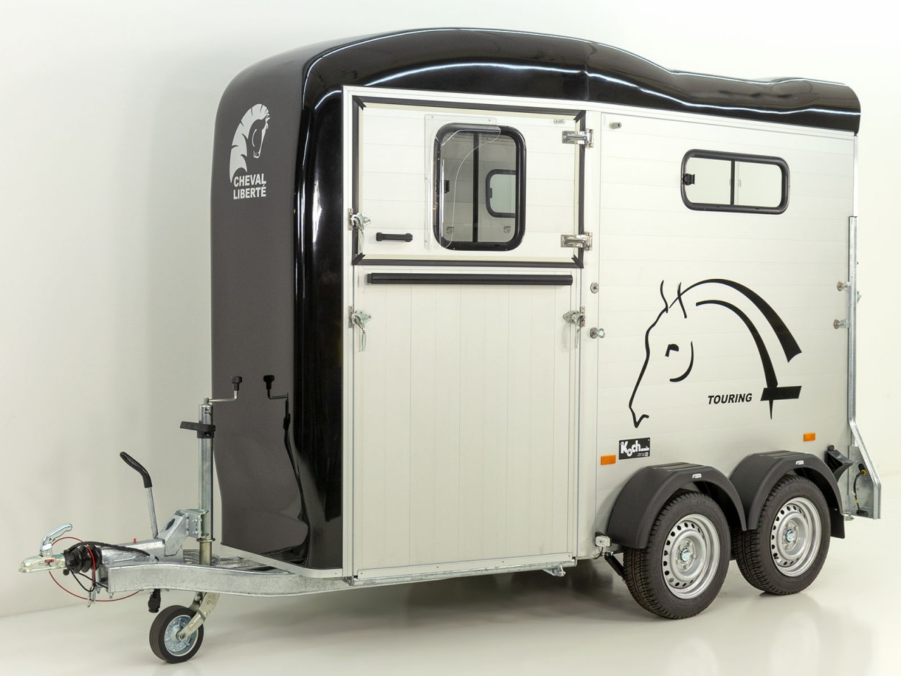 68.jpg Cheval Liberte Pferdeanhänger Touring One 1,5er|Pullman-Fahrwerk|Frontausstieg|schwarz-Neu – Image 1