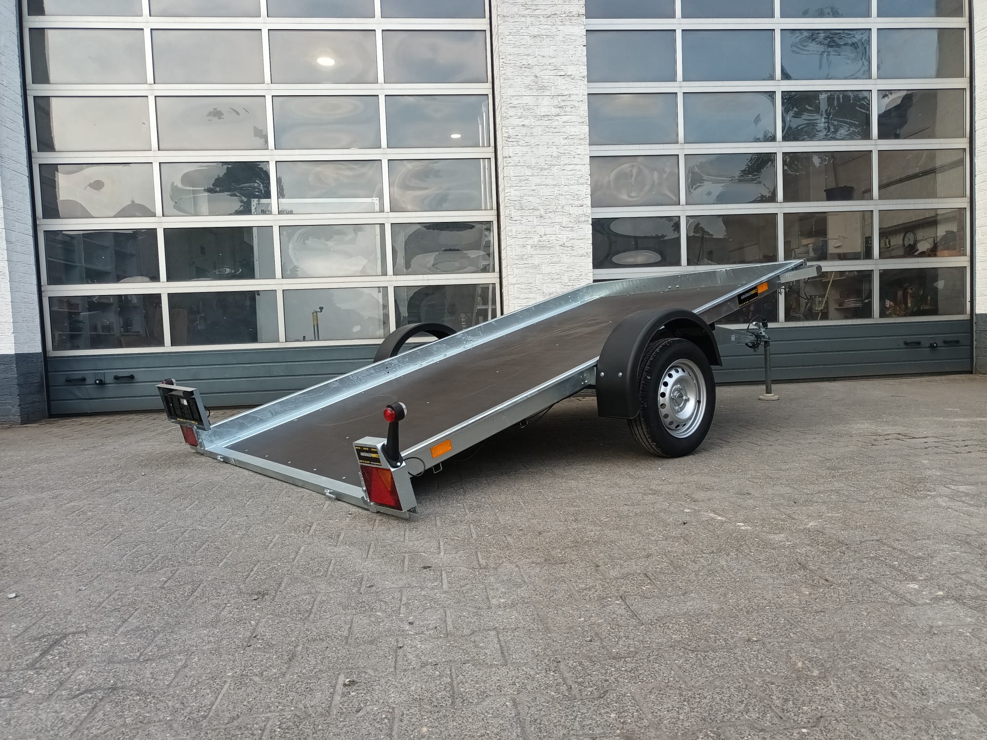 IMG-20250606-WA0054.jpg Kleinfahrzeug Transporter Multi easyload UNI N07 305x166x10cm (M) 750kg – Image 1