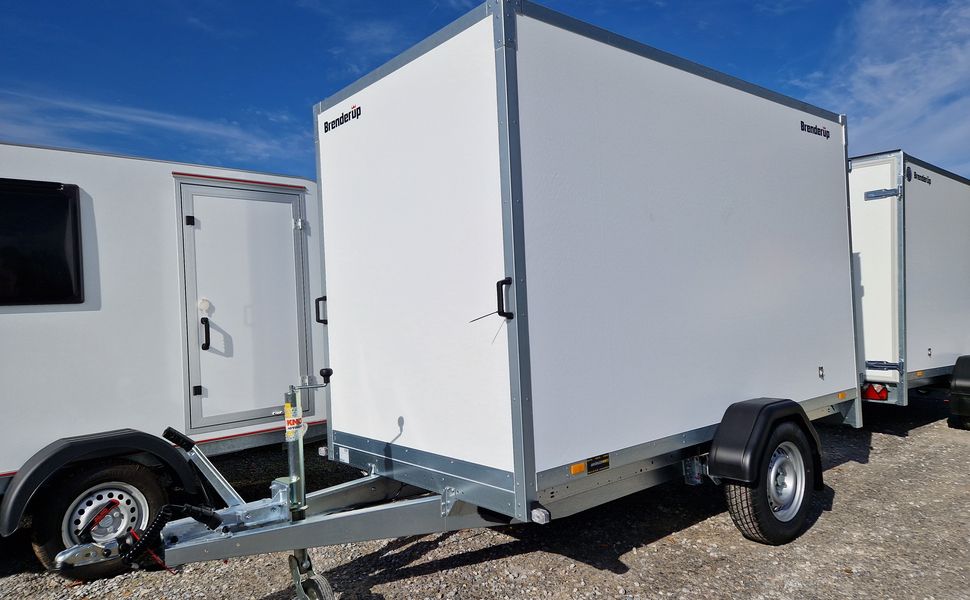 csm_20221012_131750_730c1ff8fa.jpg Brenderup Cargo Dynamic CD300 BD 300x155x185cm Hecktüren Wabenwände (M) 1300kg – Image 1