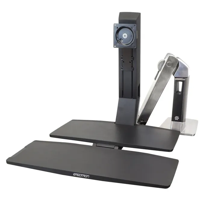 image-7225.webp Ergotron WorkFit-A Single Steh-Sitz-Arbeitsplatz mit abgesenkter Tastaturablage – Image 1