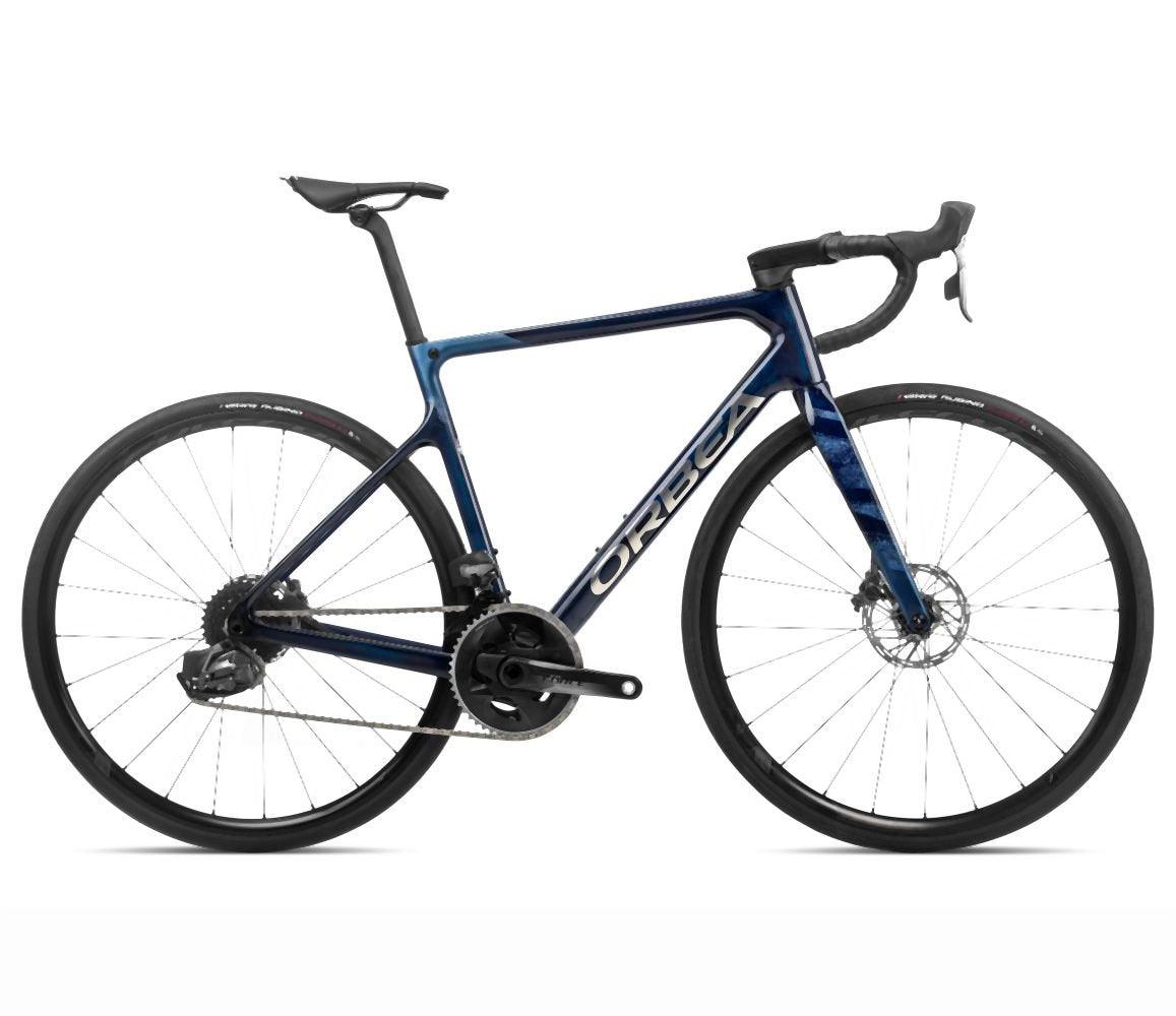 orbea-23-orca-m21eteam-pwr-blue-carbon-view-titan-2023-liquid-life-1-36763528495413.jpg Orbea ORCA M21eTEAM PWR Blue Carbon View - Titan – Image 1