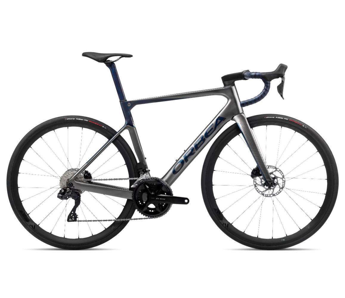 orbea-23-orca-m30iltd-pwr-glitter-anthracite-blue-carbon-view-2023-liquid-life-36763532427573.jpg Orbea ORCA M30iLTD PWR Glitter Anthracite - Blue Carbon View – Image 1